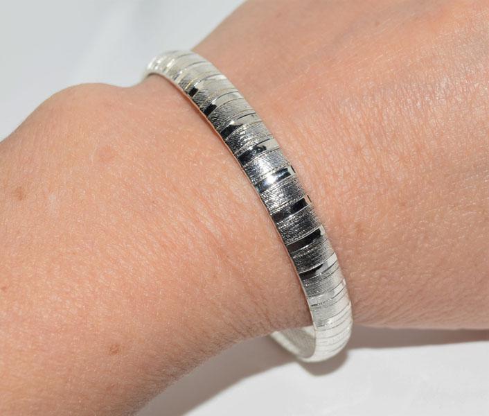 Italy Sterling 7inch Wide Omega Bracelet: Weighs 14grams Measures 7.5mm wide 7inches long Stamped 925 Italy