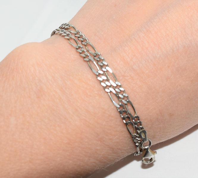 Italy Sterling Figaro Chain 10inch Ankle/Bracelet: Weighs 4grams Measures 2.7mm wide 10inches long Stamped 925 Italy