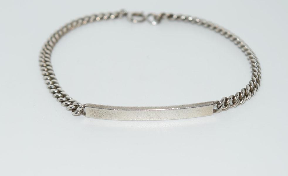 Sterling Silver 7inch Chain ID Bracelet: Weighs 6.52grams Measures 3.5mm wide 7inches long Stamped Sterling