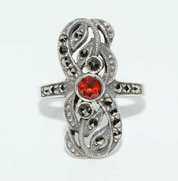 Sterling Silver Garnet Marcasite Ring Sz6: This ring measures a 23.3mm face a size 6 with a tested Garnet & stamped 925.