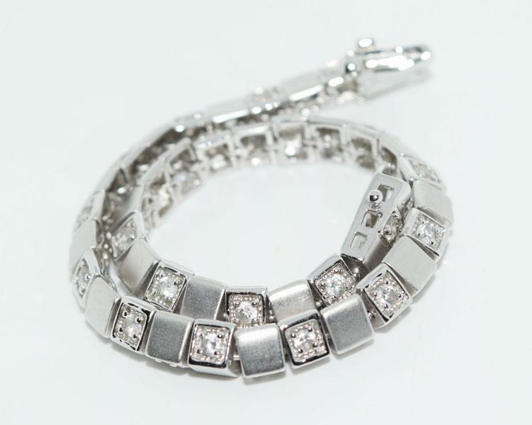 7 Inch Sterling Silver Pyramid Link Bracelet (1 of 2)