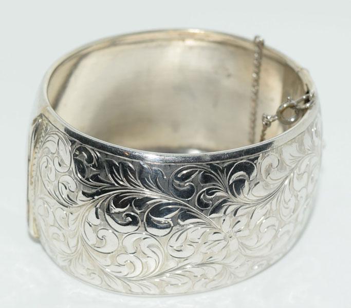 Vintage Sterling Silver Hinged Bracelet (1 of 4)