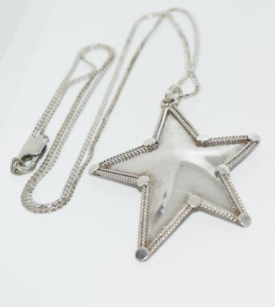 Silver Tone Large Star Necklace: This pendant measures 16.8inch wide with a 2.37inch drop on a 21inch 925 serpentine chain.