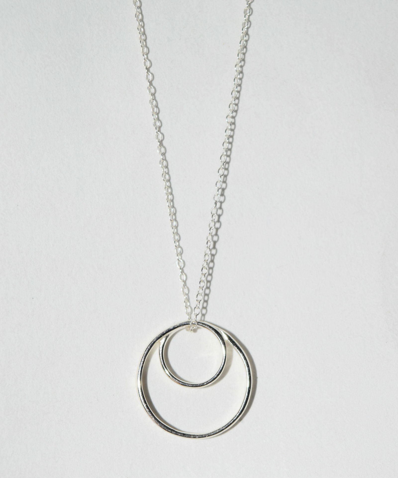 Sterling Silver Thankful Circle Necklace: This pendant measures 14.7mm round & reads I am thankful your path crossed mine, on an 18.5inch chain & stamped 925 LA.