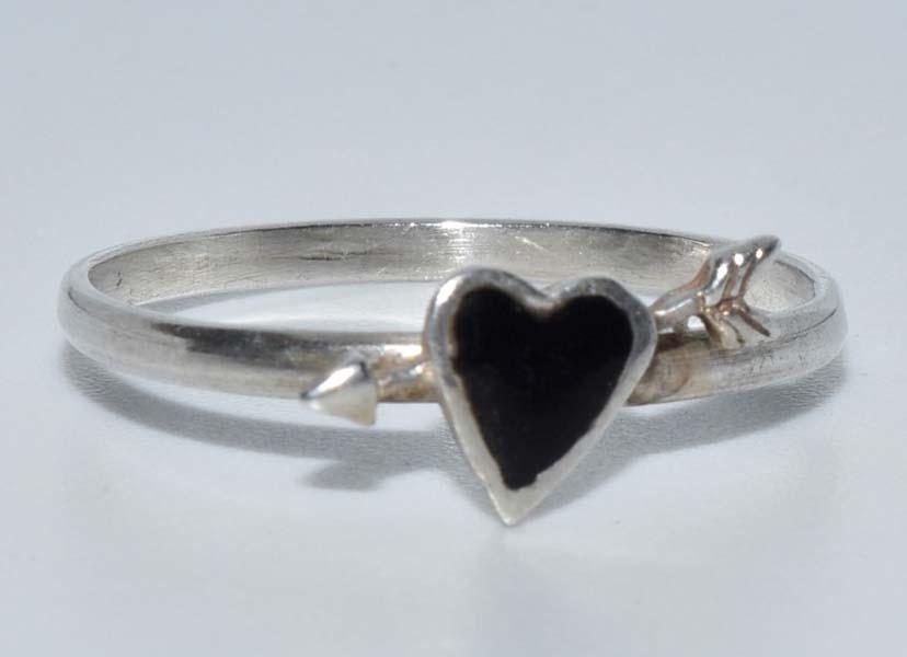Sterling Silver Cupids Arrow Heart Ring Sz 8 (1 of 3)