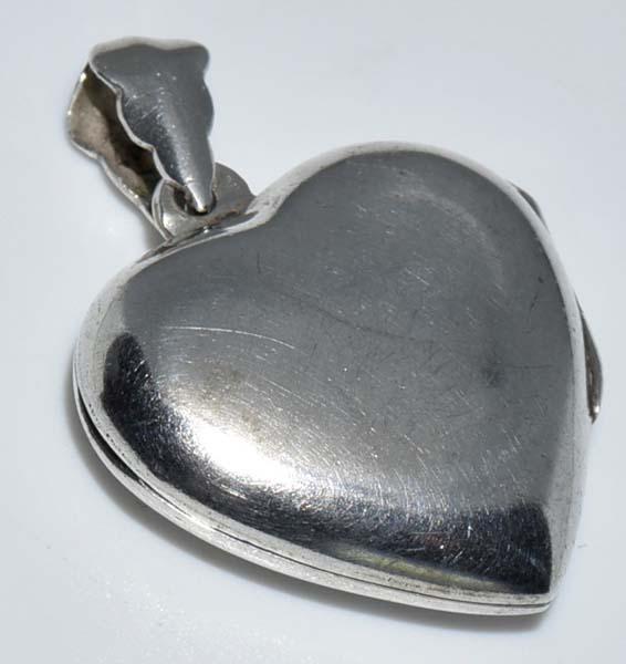 Sterling Silver Heart Locket Pendant: Measurment: 28mm drop, 21mm width Weight: 3.9 grams Stamp: 925