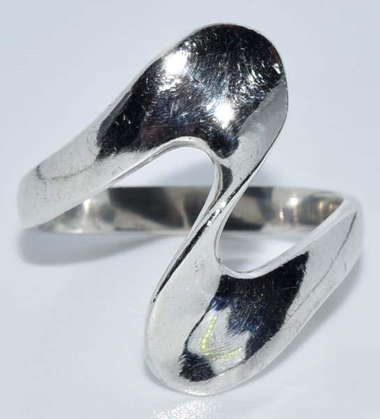 Sterling Silver Wave Ring Sz 8 (1 of 4)