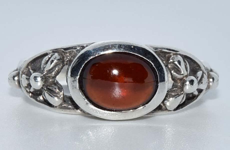 Sterling Silver Carnelian Ring Sz 6.5: Measurment: 7.6mm face width Size: 6.5 Weight: 3.5 grams Stamp: 925