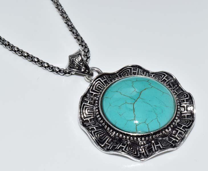 Silver Tone Turquoise Color Necklace (1 of 4)