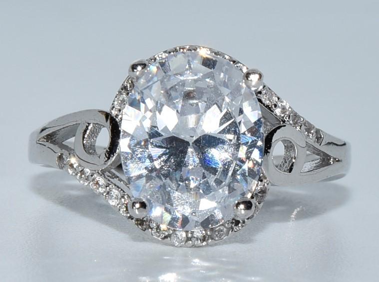 Silver Tone Oval Cut CZ Ring Sz 6 (1 of 3)