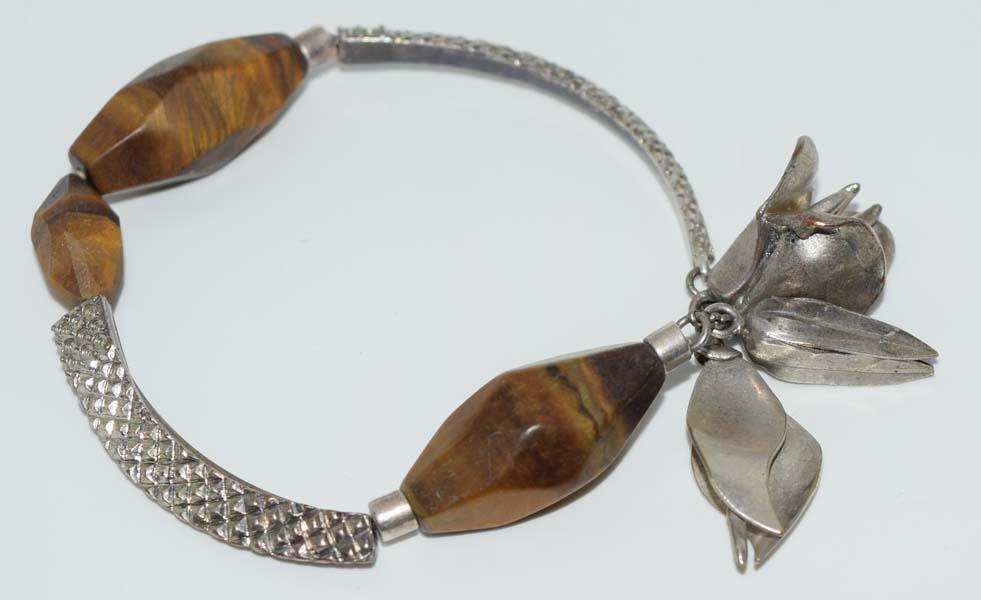 Silver Tone Bead & Flower Stretch Bracelet (1 of 3)