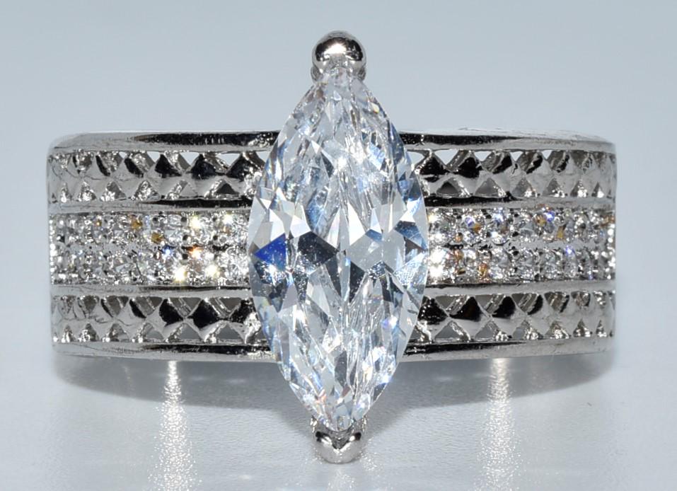 Silver Tone Marquise Cut CZ Ring Sz 9 (1 of 3)