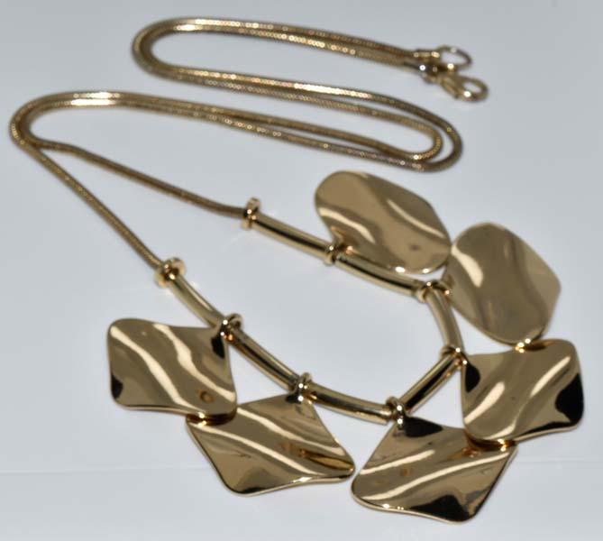 Banana Republic Gold Tone Necklace: Measurement: 33 inch length, 31mm drop