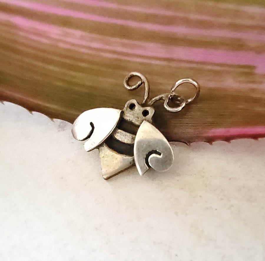 Silver Two Tone Charm: Item Details:Silver Two Tone Charm Type: Far Fetched Bee Charm Length: 15.4 Inches Width: 13.2 mm Other: Stone Type: N/A Stone Cut: N/A Stone Color: N/A Shape/Style: Bumble Bee Carats: N/A Weight in G