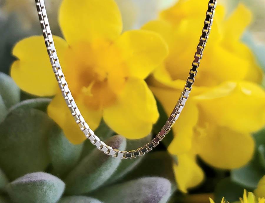 Sterling Silver Box Chain: Item Details:Sterling Silver Box Chain Type: Box Chain Length: 16 Inches Width: 1 mm Other: Stone Type: None Stone Cut: None Stone Color: None Shape/Style: Classics Carats: None Weight in Grams: 2.9 H