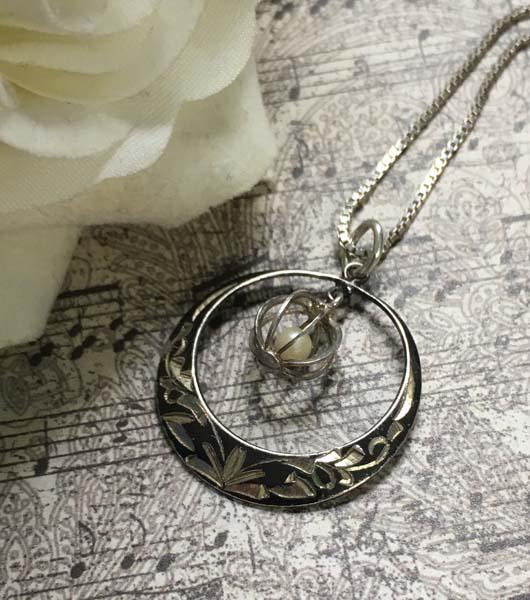 Vintage 950 Silver Pearl Etched Pendant Necklace (1 of 6)