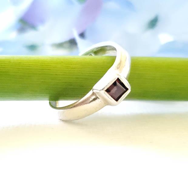Sterling Silver Garnet Ring sz 8 (1 of 4)