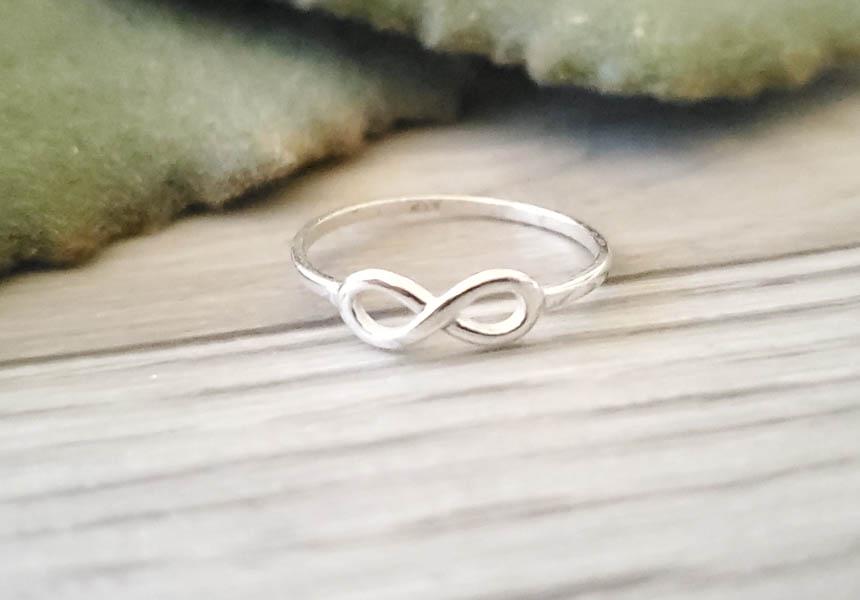 Sterling Silver Ring sz 6.5 (1 of 3)