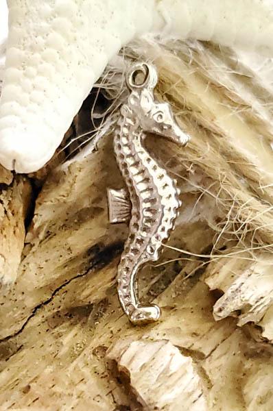 Sterling Silver Charm: Item Details:Sterling Silver Charm Type: Sea Horse Width: 7.3 x 23.3 mm Other: No Jump Loop, Vintage Stone Type: None Stone Cut: N/A Stone Color: N/A Shape/Style: Sea Horse Carats: N/A Weight in Grams
