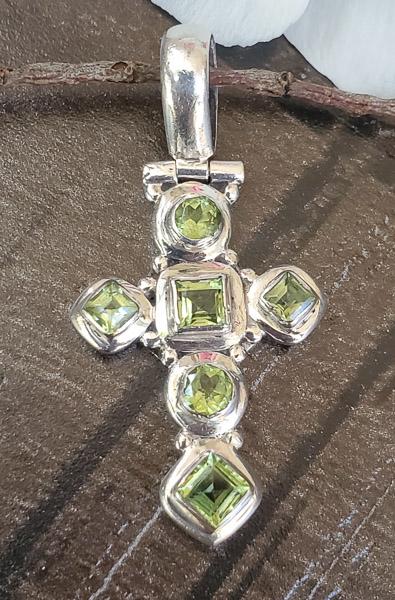 Sterling Silver Peridot Pendant (1 of 6)