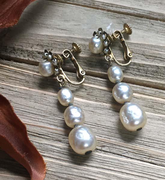 Miriam Haskell Beaded Screw Back Dangle Earrings: Item Details: Miriam Haskell beaded lever screw back earrings | Note: there is wear on these earrings | Measurement: 46mm drop, 12mm width | Hallmarks & Stamps: Miriam Haskell | Shipping Time: Usually