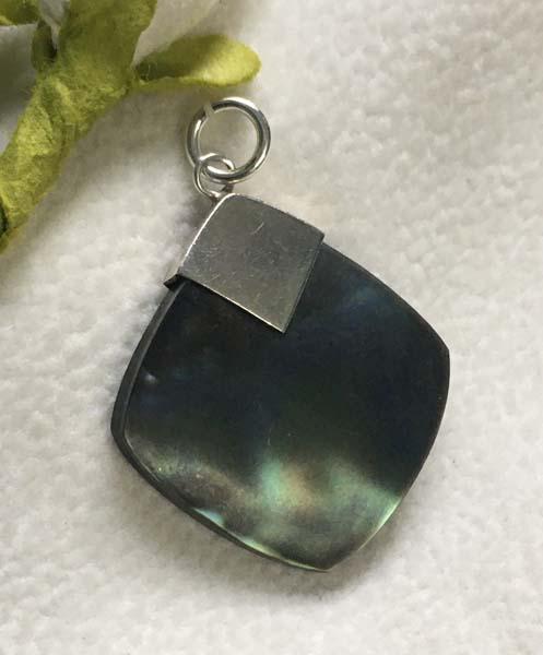 Sterling Silver Abalone Pendant: Item Details: sterling silver abalone pendant | Measurement: 30mm drop, 22mm width | Hallmarks & Stamps: 925 | Weight in grams: 1.8 grams | Shipping Time: Usually 2-5 Business Days | Shipping Rates: S