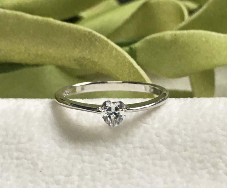 Dainty Silver Tone CZ Heart Ring Sz 6 (1 of 4)