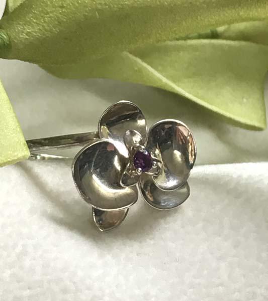 Signed NVC Sterling Silver Orchid Ring Sz 9: Item Details: sterling silver orchid ring | Measurement: 13.8mm face | Size: 9 | Hallmarks & Stamps: 925 NVC 9 | Weight in grams: 2.7 grams | Shipping Time: Usually 2-5 Business Days | Shipping Rates: