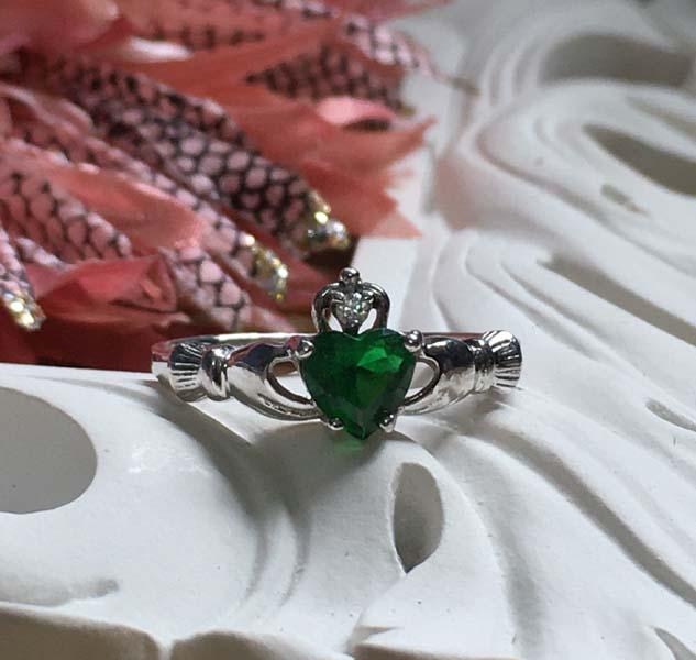 Sterling Silver Claddagh Ring Sz 9 (1 of 2)