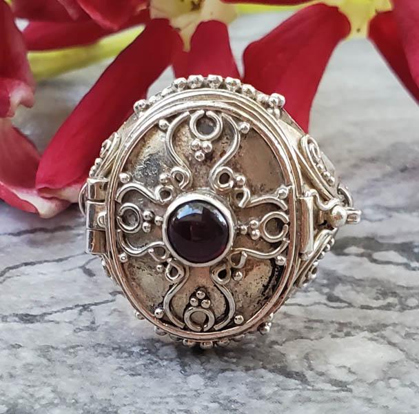 Sterling Silver Poison Ring Sz 8.5 (1 of 6)