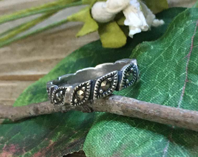 Sterling Silver Marcasite Band Ring Sz 5.75: Item Details: sterling silver marcasite band ring | Measurement: 4mm width | Size: 5.75 | Hallmarks & Stamps: Sterling | Weight in grams: 2.6 grams | Shipping Time: Usually 2-5 Business Days | Shippin