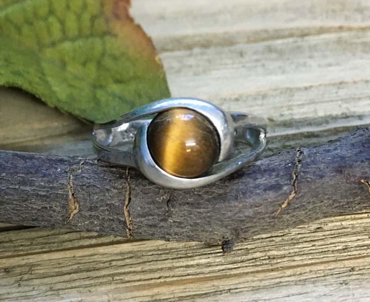 Sterling Silver Tigers Eye Ring Sz 8: Item Details: sterling silver tigers eye ring Size: 8 Measurement: 10mm width Hallmarks & Stamps: 925 China Weight in grams: 4 grams Shipping Time: Usually 2-5 Business Days Shipping Rates: Shipping r