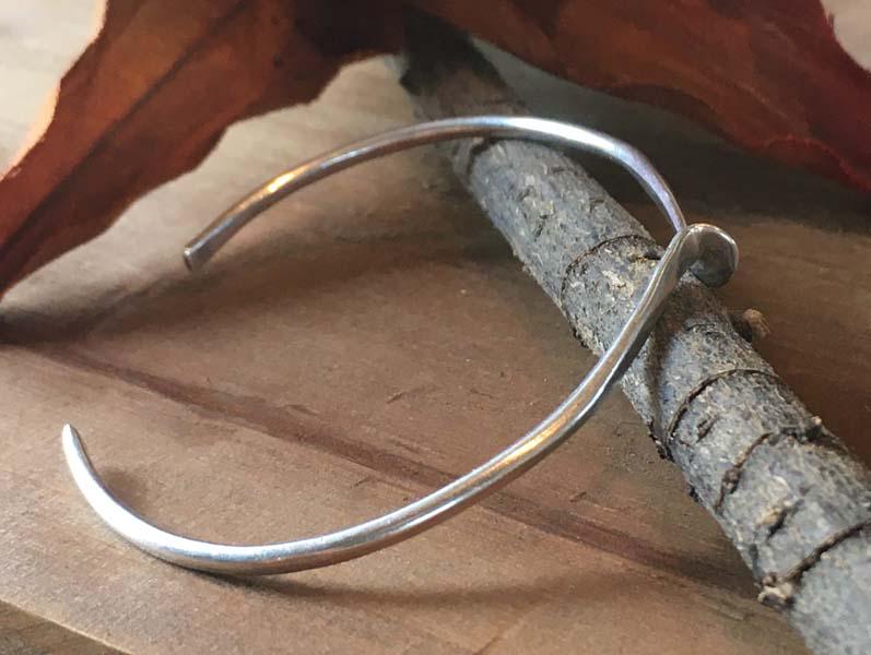 800 Silver Wave Cuff Bracelet: Item Details: 800 silver wavy cuff bracelet | Measurement: 2.3 inch diameter, 6mm at widest point | Hallmarks & Stamps: N/A | Tested: yes | Weight in grams: 4.5 grams | Shipping Time: Usually 2-5 Busi