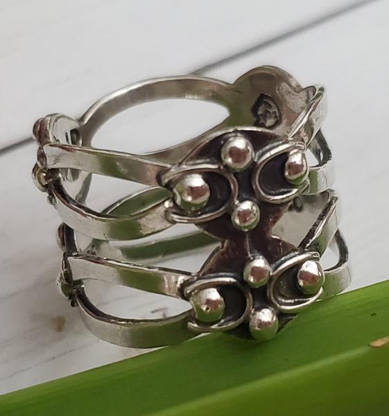 Vtg Sterling Silver Ring Sz 8 (1 of 4)