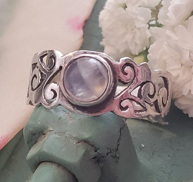 Sterling Silver Ring sz 7.5 (1 of 4)