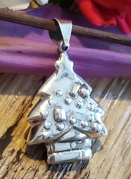 Sterling Silver Pendant: Item Details: Sterling Silver Christmas Tree Pendant Type: Pendant Length: 40 mm Width: 25.8 mm Other: Shape/Style: Tree Weight in Grams: 4.7 Hallmarks and Stamps: 925 Shipping Rates: Shipping rates s