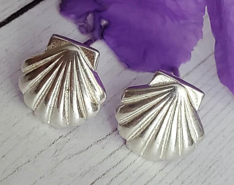 Sterling Silver Earrings: Item Details: Seashell Earring Length or Drop: 9 mm Width: 9.5 mm Weight in Grams: 1.4 Hallmarks and Stamps: 925 Other: Please Note: All items are taken at stamped value and are not tested unless stat