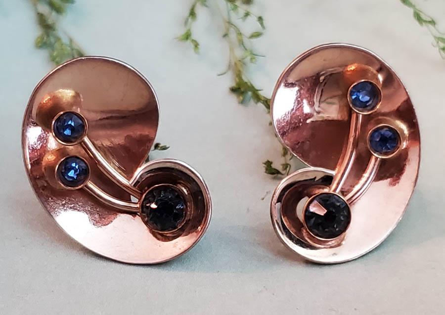 Vintage Sterling Silver Earrings: Item Details: Vintage Sterling Silver Screwback Earrings Length or Drop: 25 mm Width: 19 mm Weight in Grams: 7.42 Hallmarks and Stamps: Sterling Other: