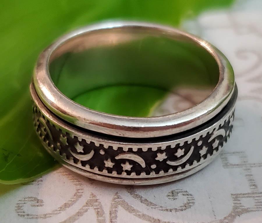 Sterling Silver Spinner Ring Sz 6 (1 of 3)