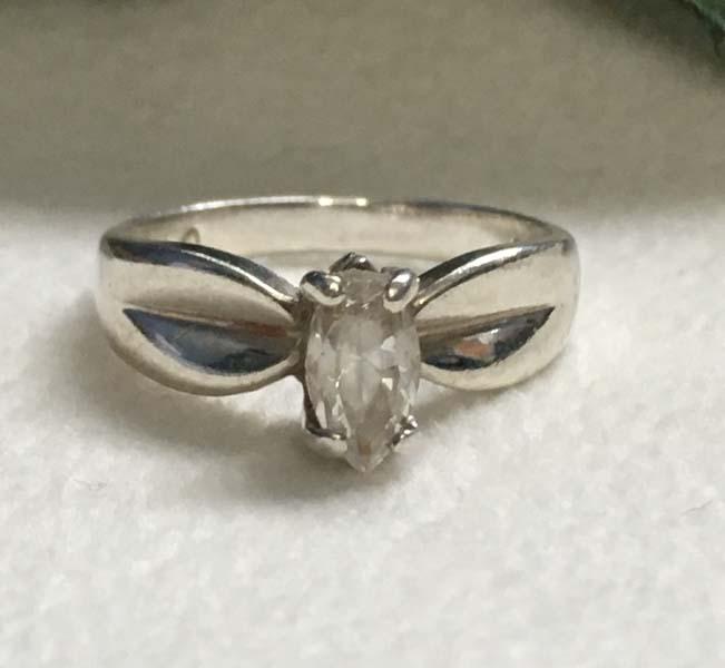 Sterling Silver Ring Sz 5.75 (1 of 3)