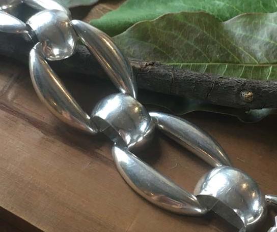 800 Silver Hollow Link Bracelet: Item Details: 800 silver hollow link bracelet | Measurement: 7 inch length, 30mm width | Hallmarks & Stamps: Mexico Silver | Tested: yes | Weight in grams: 40.5 grams | Shipping Time: Usually 2-5 Busi