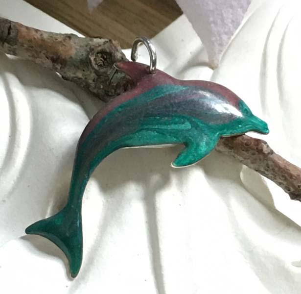 Sterling Silver Dolphin Pendant: Item Details: sterling silver dolphin pendant Measurement: 25mm drop, 28mm width Hallmarks & Stamps: N/A Tested: yes Weight in grams: 0.9 grams Shipping Time: Usually 2-5 Business Days Shipping Rates: