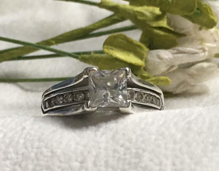Sterling Silver Princess Cut CZ Ring Sz 7 (1 of 5)