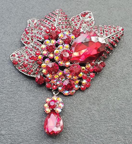Large Red Glass and Rhinestone Brooch (1 of 4)