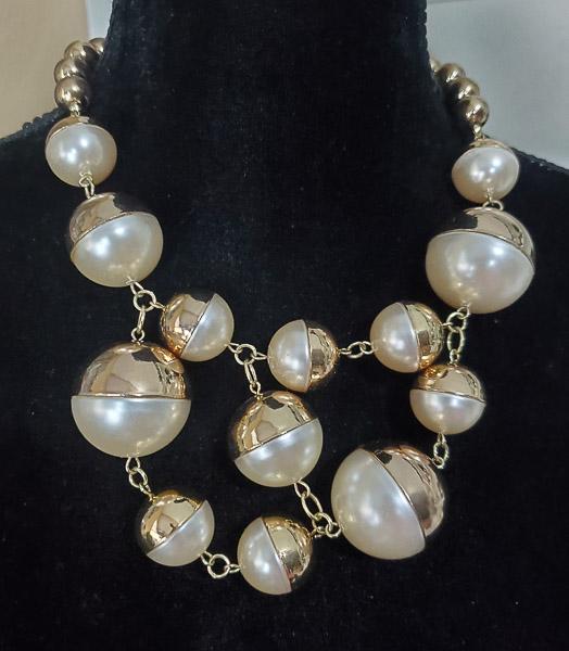 Large BaubleBar Fashion Necklace: Necklace is 18 to 21 inches adjustable. Shipping Time: Usually 2-5 Business Days Shipping Rates: Shipping rates start at $15 (US Only) for 2-3 Day Priority Mail, contact us for our first-class rates. 