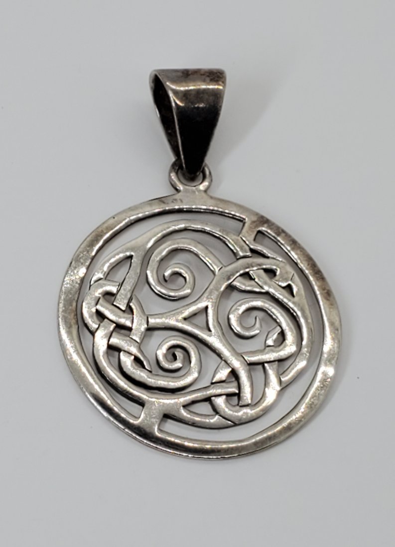 Retired Large Sterling Silpada Pendant S1230: Pendant has a 71mm drop and is 48mm wide. Shipping Time: Usually 2-5 Business Days Shipping Rates: Shipping rates start at $15 (US Only) for 2-3 Day Priority Mail, contact us for our first-class rates