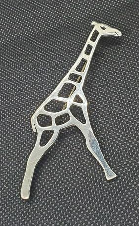 Sterling Silver Giraffe Brooch: Sterling Silver Giraffe Brooch Measures 74 x 37.5 mm Shipping Time: Usually 2-5 Business Days Shipping Rates: Shipping rates start at $15 (US Only) for 2-3 Day Priority Mail, contact us for our first-