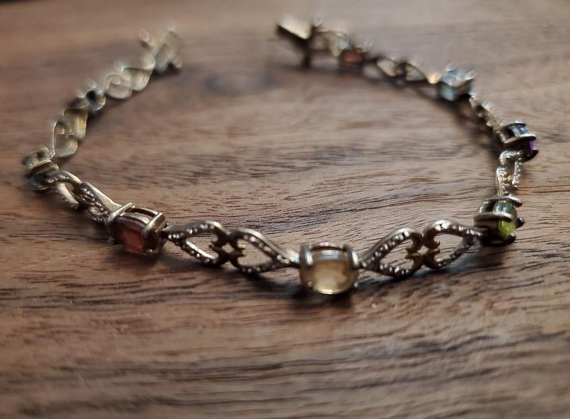 Mutli Gemstone Sterling Silver Bracelet: Length: 7.5 Inches Weight in Grams: 7.74 Hallmarks and Stamps: 925 Please note: All items are taken at stamped value and are not tested unless stated. As with many vintage items, pieces may have some 