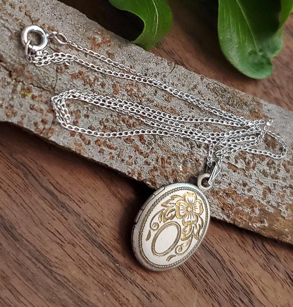 Vintage Sterling Silver Locket Necklace: Length: 18 Inches Weight in Grams: 3.7 Hallmarks and Stamps: Ster. Please note: All items are taken at stamped value and are not tested unless stated. As with many vintage items, pieces may have some 