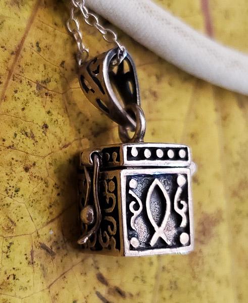 Prayer Box Sterling Silver Necklace: Length: 16 Inches Pendant has a 23mm drop and 9mm wide Weight in Grams: 5.44 Hallmarks and Stamps: 925 Please note: All items are taken at stamped value and are not tested unless stated. As with many 